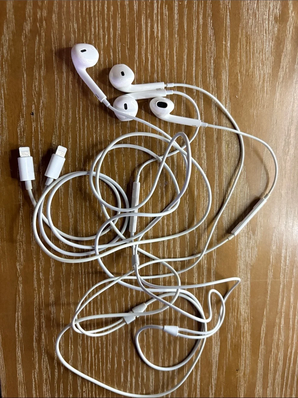 2 White Lightning Connector Apple Earbud Headphones